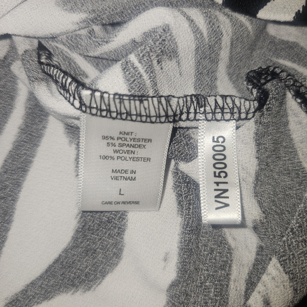 7th Avenue Design Studio Zebra Print Flutter Sleeve Blouse Size L - Picture 6 of 9